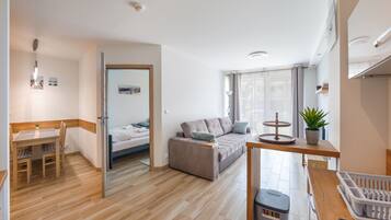 Apartment (47B/3B) | Individually decorated, individually furnished, laptop workspace