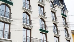 Front of property - evening/night - DREAM By Stannum Hotel (La Paz)
