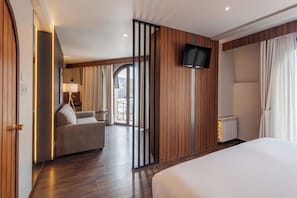 Deluxe Studio Suite, 1 King Bed, City View | Premium bedding, memory foam beds, in-room safe, individually furnished - DREAM By Stannum Hotel (La Paz)