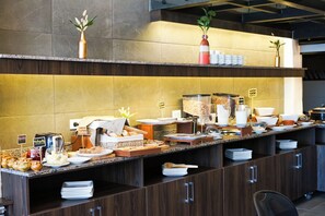 Buffet déjeuner gratuit tous les jours