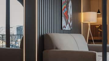 Suíte estúdio luxo, 1 cama King, vista para a cidade | 1 quarto, roupas de cama premium, edredons de pluma