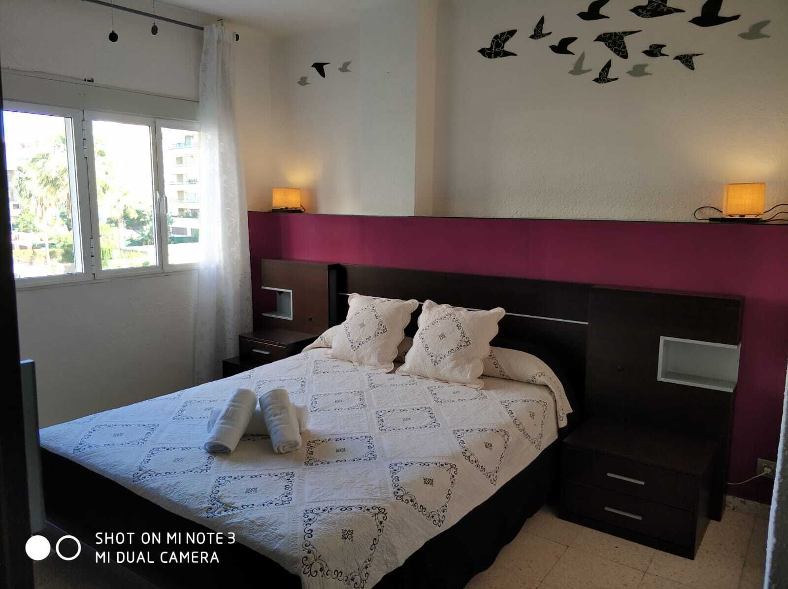 2 slaapkamers, een strijkplank/strijkijzer, beddengoed