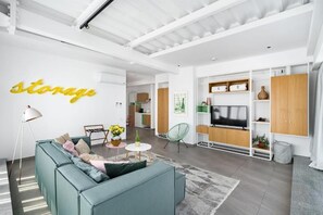 Panoramic Suite, Sea View | Living area - RIVA Mamaia Aparthotel (Constanta)