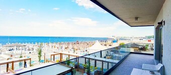 RIVA Mamaia Aparthotel