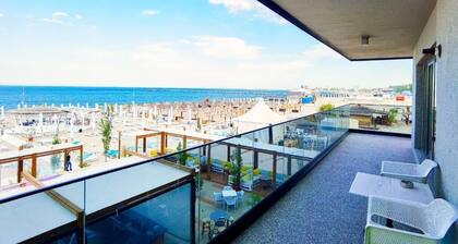 RIVA Mamaia Aparthotel
