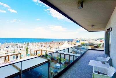 RIVA Mamaia Aparthotel