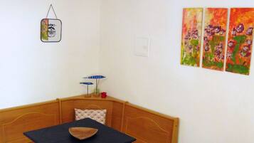 Apartment, City View (Parking) | Living room