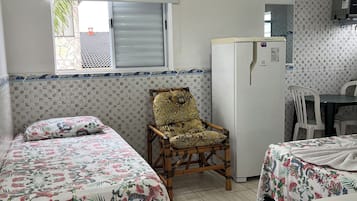 Basic-Apartment | Verdunkelungsvorhänge, kostenloses WLAN, Bettwäsche