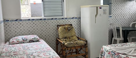 Basic Apartment | Blackout drapes, WiFi (free), bed sheets