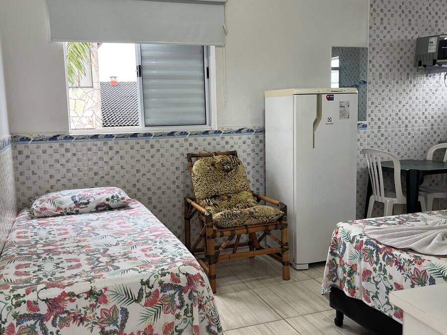 Apartamento básico | Cortinas blackout, Wi-Fi de cortesia, roupa de cama