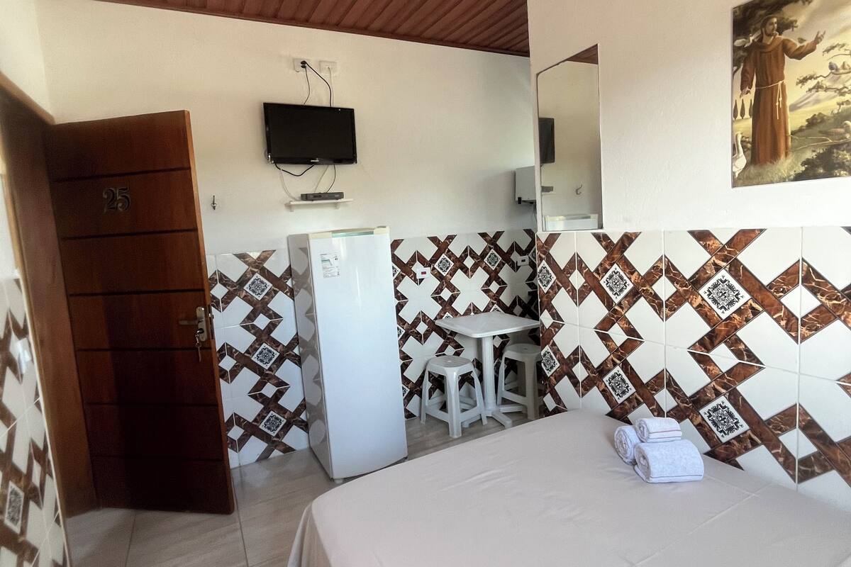 Apartamento básico | Cortinas opacas, wifi gratis, ropa de cama