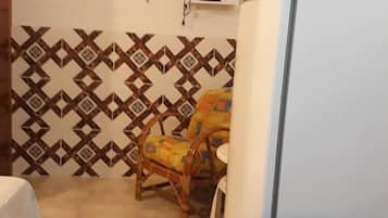 Basic-Apartment | Wohnbereich | Flachbildfernseher