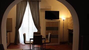 Apartment, 1 Bedroom | Living room | 40-inch Smart TV with cable channels, TV