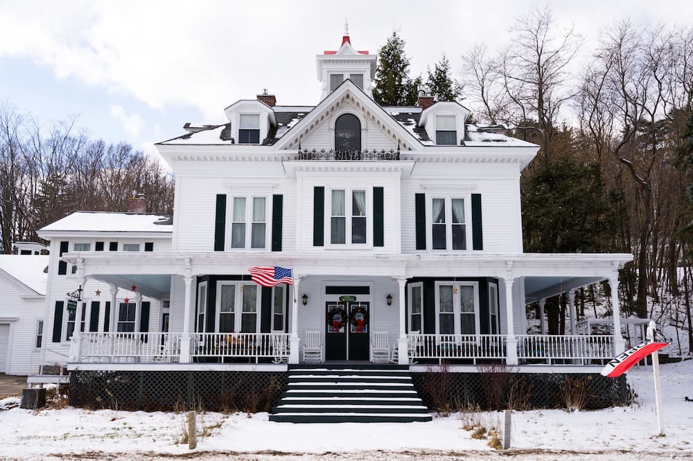 Sutton House B & B - Sandwich, NH