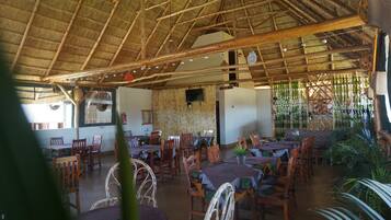 Spécialités Cuisine locale et internationale