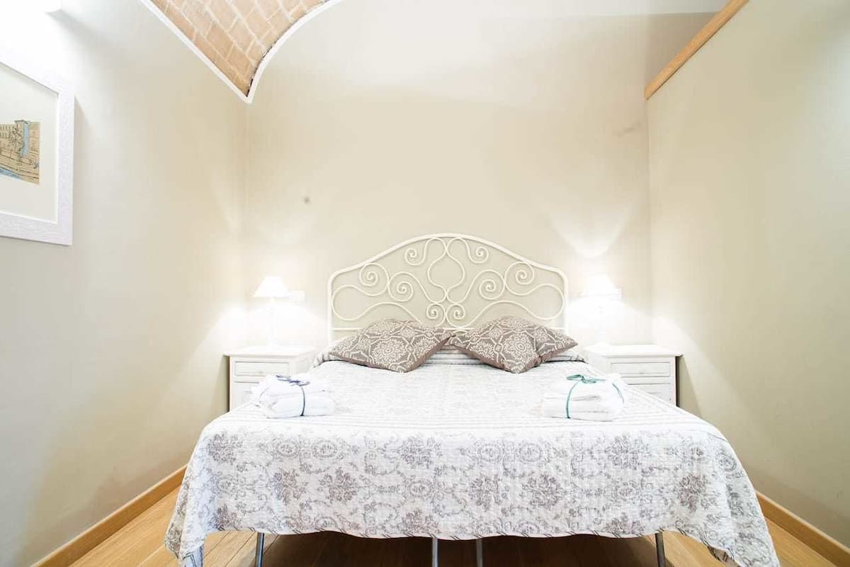 Double Room | Individually decorated, individually furnished, desk, blackout drapes