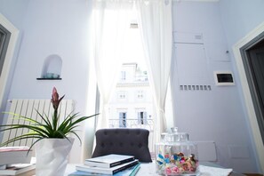 冰箱、微波炉、炉灶、意式浓缩咖啡机