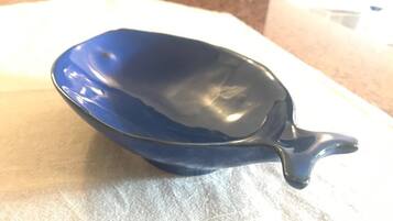 Regadera, amenidades de baño ecológicas, secadora de cabello, toallas