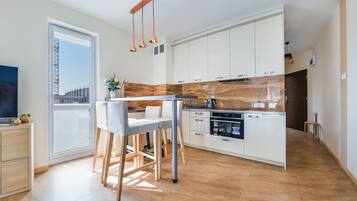 Apartment (Rybacka 10G/40) | Eigene Kochnische | Kühlschrank, Herdplatte, Wasserkocher, Kochgeschirr/Geschirr/Besteck