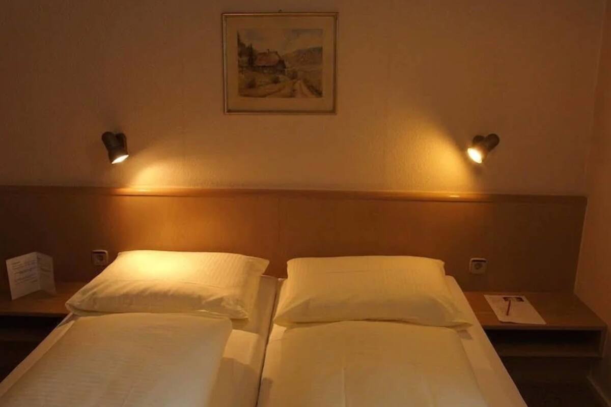 Double Room | WiFi (free), bed sheets
