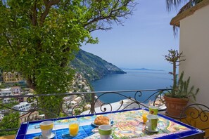 Unclassified image, 3 of 51, button - Hellen-Rispoli Positano excellent view over the beach Spiaggia Grande (Positano)