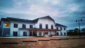 Exterior - Lakes Inn at Dunvilla (Pelican Rapids)