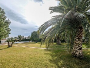 Property grounds - Stunning private villa for 4 people with WIFI, A/C, private pool, TV, patio and panoramic view (L'ampolla)