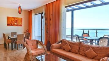 Deluxe Apartment, 2 Bedrooms, Sea View | Soundproofing, free cribs/infant beds, free WiFi, bed sheets