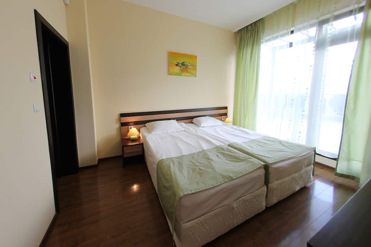 Soundproofing, free cribs/infant beds, free WiFi, bed sheets