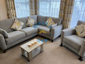 Smart TV, fireplace, DVD player, books