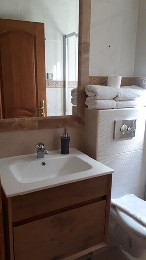 Combined shower/tub, hair dryer, towels - Levantin Inn 1,2 Room N12 (Budva Municipality)