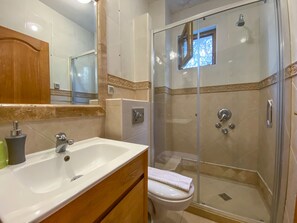 Combined shower/tub, hair dryer, towels - Levantin Inn 1,2 Room N12 (Budva Municipality)