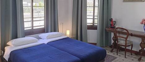 Blackout drapes, free WiFi, bed sheets