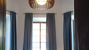 Blackout drapes, free WiFi, bed sheets
