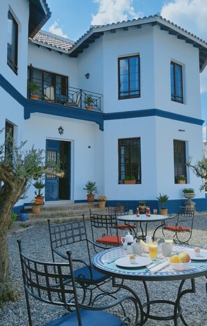 Petit déjeuner en libre-service compris tous les jours