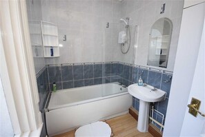 Traditional Townhome, Non Smoking, City View | Bathroom | Hair dryer, towels - Seaways Holiday Home (South Shields)