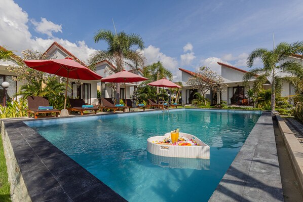 Daily continental breakfast (IDR 100000 per person)