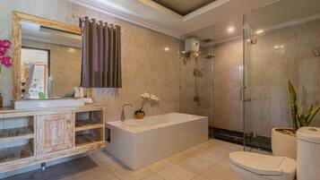Chambre Double Exclusive, 1 lit double, vue piscine | Salle de bain