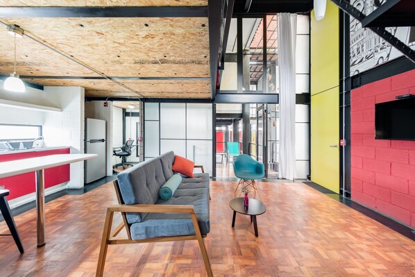 時尚公寓 | 客廳 | 平面電視、Netflix