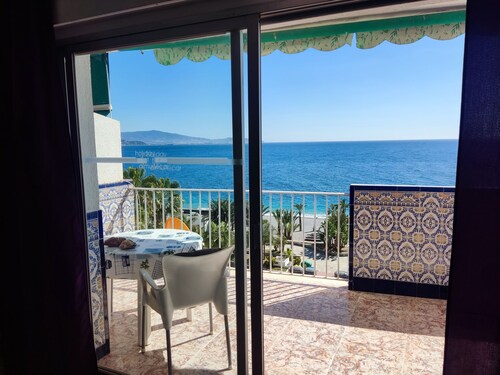 Apartment - right on the sea - large balcony - wonderful sea view