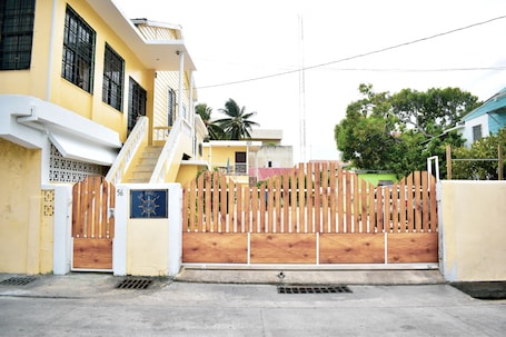 Fachada de la propiedad