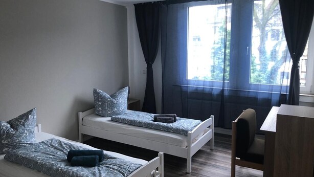 WiFi (free), bed sheets - 4-Raum Ferienwohnung Essen (Essen)