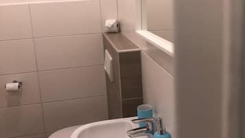 Apartment | Badezimmer | Dusche, Haartrockner, Handtücher
