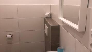 Apartment | Bathroom | Shower, hair dryer, towels