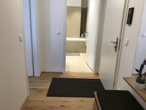 Interior - Cozy, Modern 1-bdrm apt w / garage near VIC-UNO City (Donaustadt)