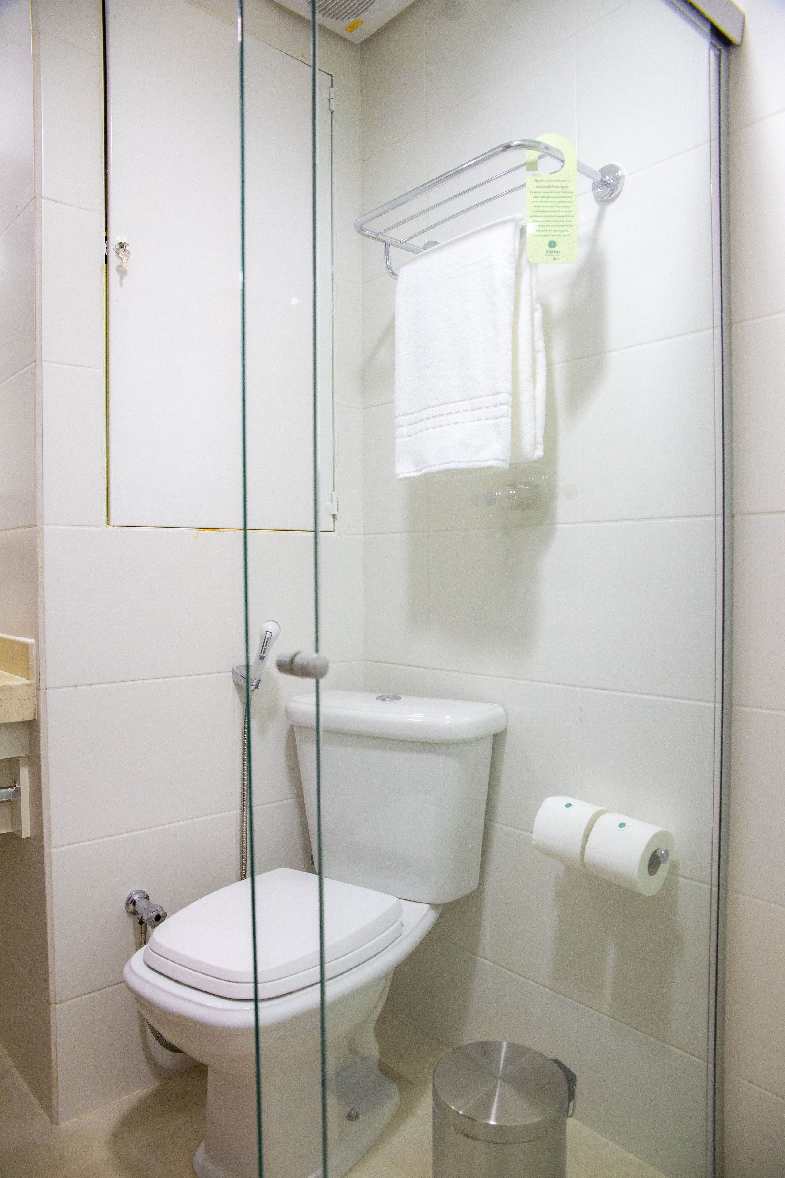 shower, free toiletries, hair dryer, bidet