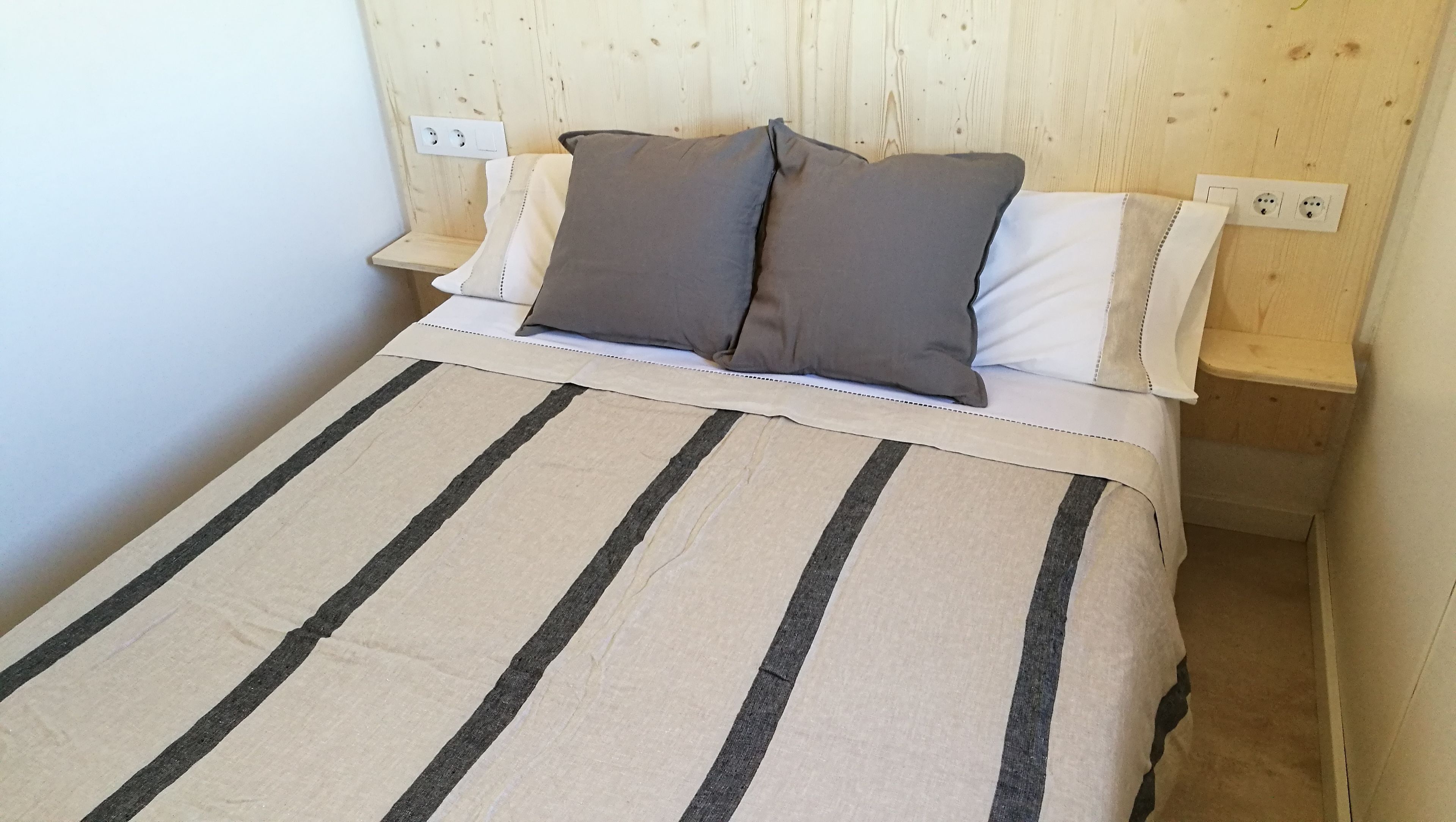 Mobile Home Plus 2 AC | Cortinas blackout, wifi y ropa de cama 