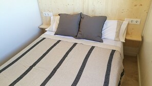 Mobile Home Plus 2 AC | Cortinas opacas, wifi, ropa de cama