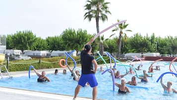 2 AuĂenpools, Rettungsschwimmer vor Ort