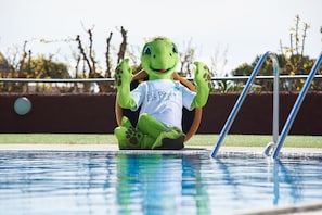 2 outdoor pools, open 11:00 AM to 7:00 PM, lifeguards on site - Camping Resort Els Pins (Malgrat de Mar)